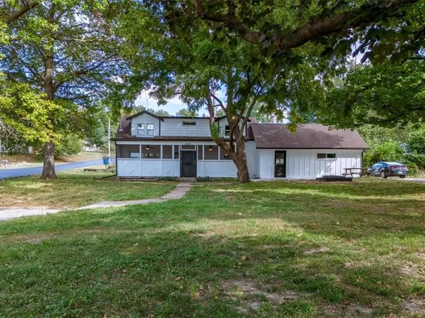 4859 NW Waukomis Dr, Northmoor, MO 64151