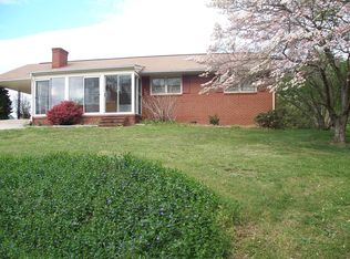 913 Cresthill Rd, Fredericksburg, VA 22405