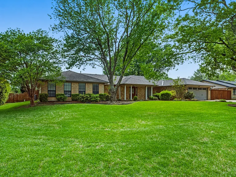 265 E Dove Rd — Photo 5