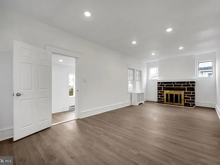 12 Montrose Ave — Photo 14