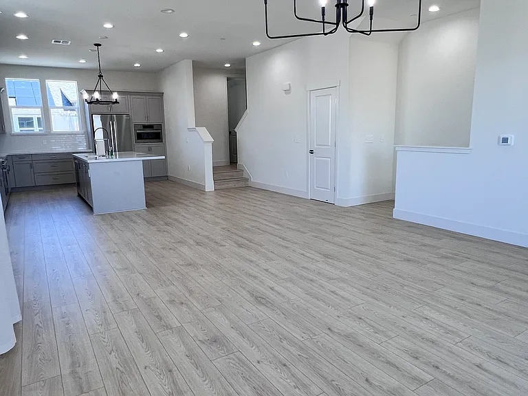 1707 Central Pkwy — Photo 16