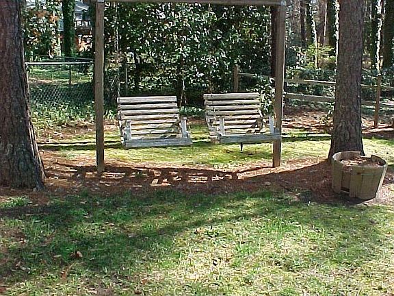 RELAX IN THE YARD SWING