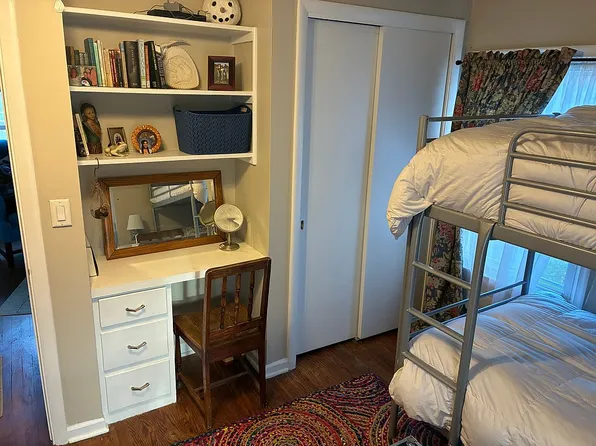 542 S Twyckenham Dr, South Bend, IN 46615