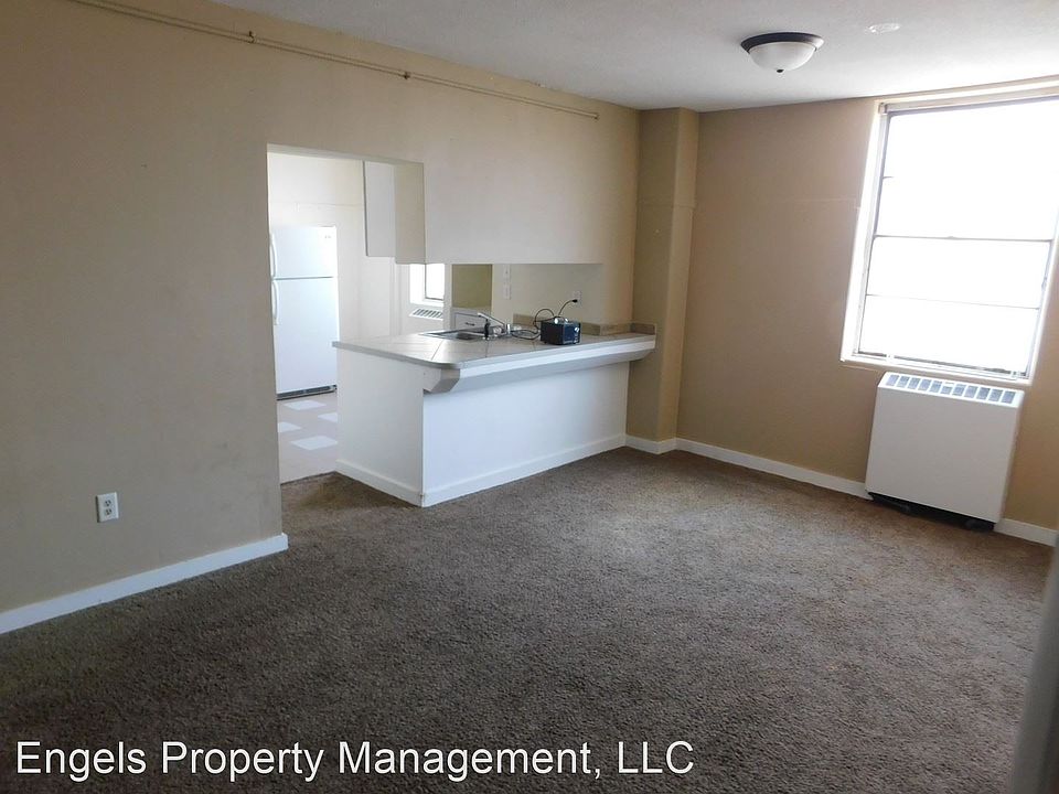 1st image of 924 N Topeka St APT 206