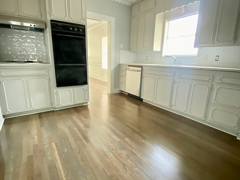 162 N Riverside Dr — Photo 5
