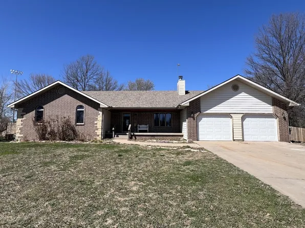 7 Honeysuckle Ct, Oxford, KS 67119