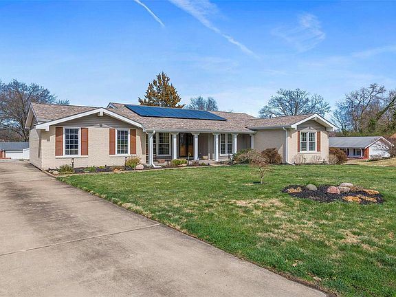 3rd image of 4015 Woodcrest Dr