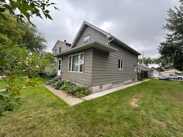 718 11th St N, Virginia, MN 55792