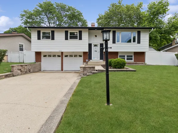 1111 N Greenfield Ln, Mount Prospect, IL 60056
