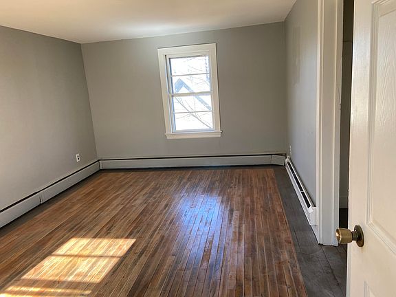 4th image of 21 Laurel Street