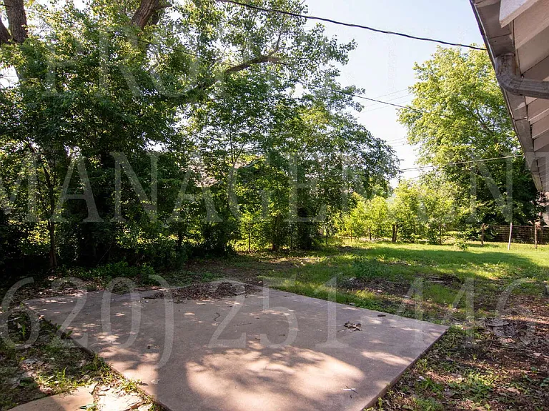 914 W 4th St — Photo 14