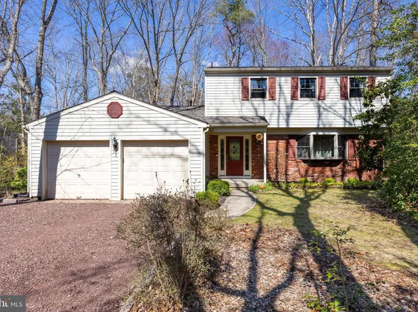 11 Foxwood Ln, Medford, NJ 08055