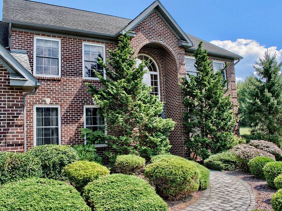 1st image of 230 Woodland Ct