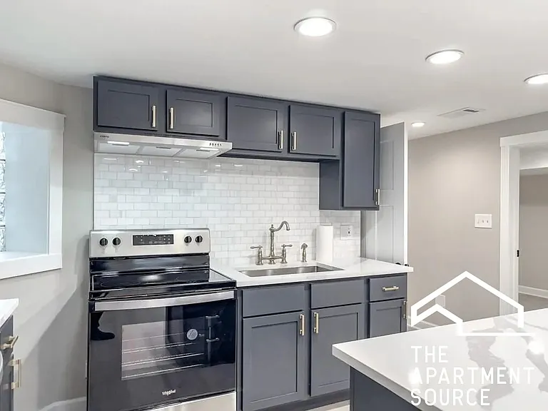 1536 N Hamlin Ave #G — Photo 3