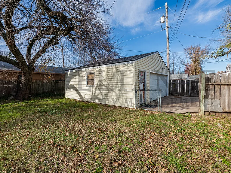 1047 S Glenn St — Photo 5