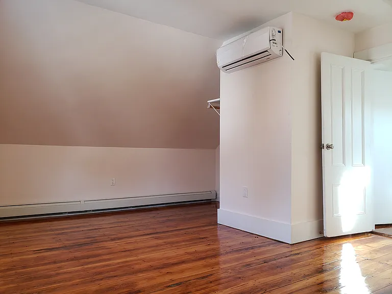 16 Marcella St — Photo 8