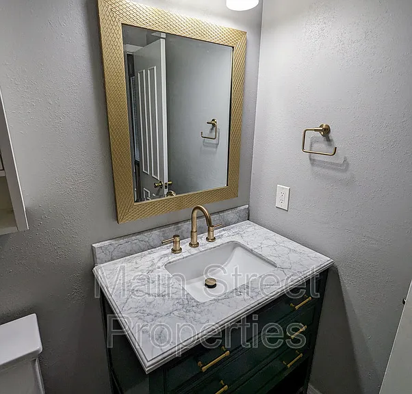 1313 Foxborough Dr — Photo 8