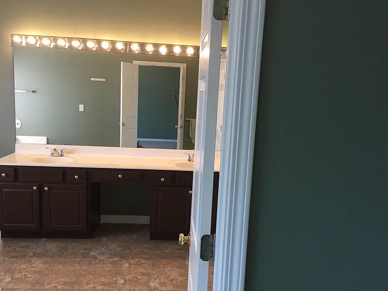 6075 Pattingham Dr — Photo 27