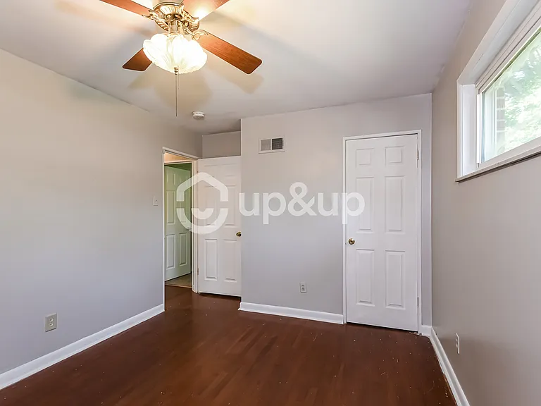 905 Barat Ln — Photo 7