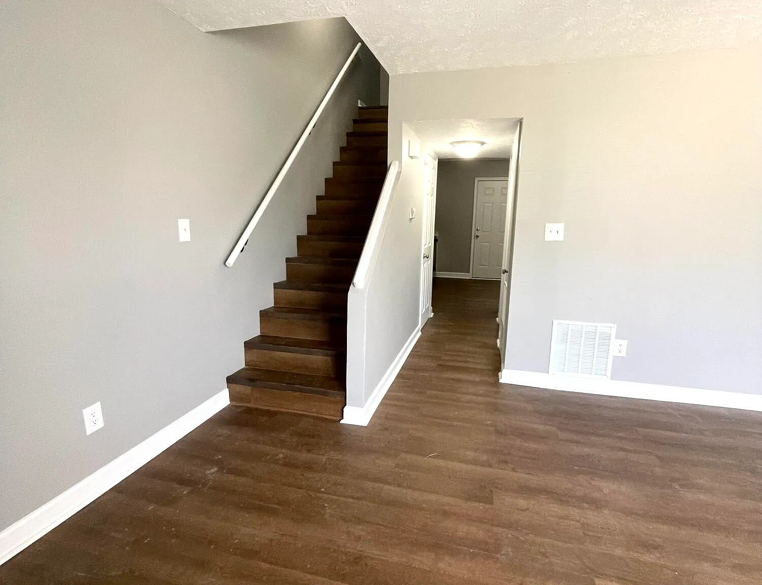 3 bed, 1.5 bath, 1216 sqft, $1,495 — Photo 4
