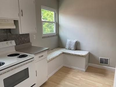 3rd image of 1531 King Ave