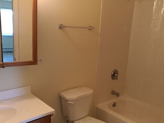 4th image of 830 Westmoreland Dr APT 8