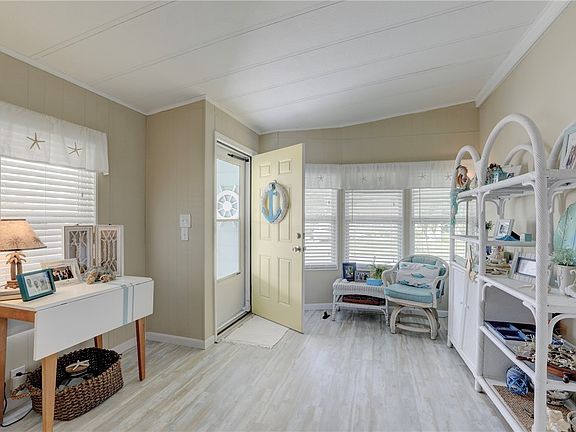 4th image of 700 Periwinkle Cir