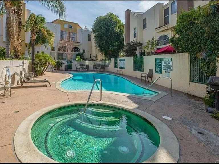 5455 Sylmar Ave #205 — Photo 32