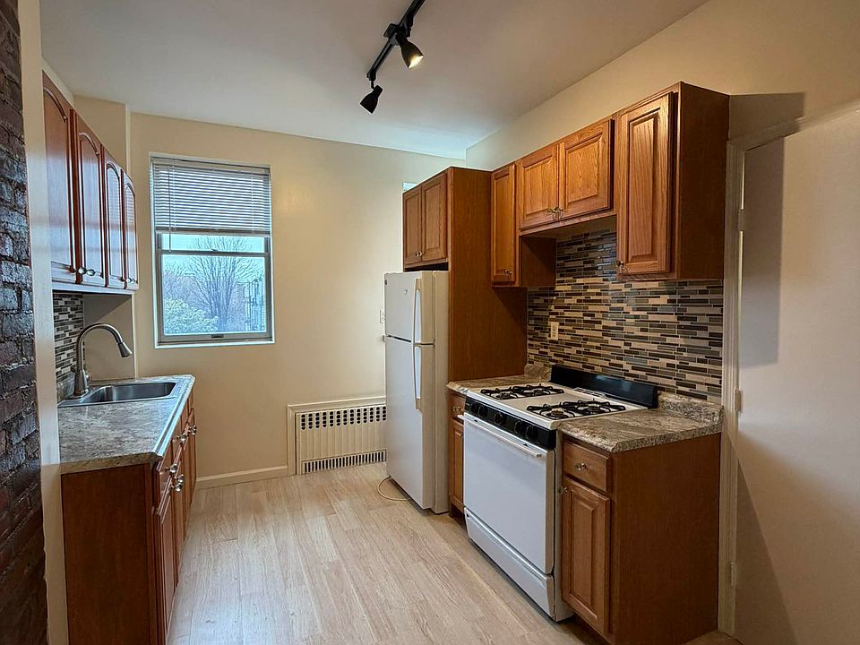 1st image of 366 Knickerbocker Ave APT 3L