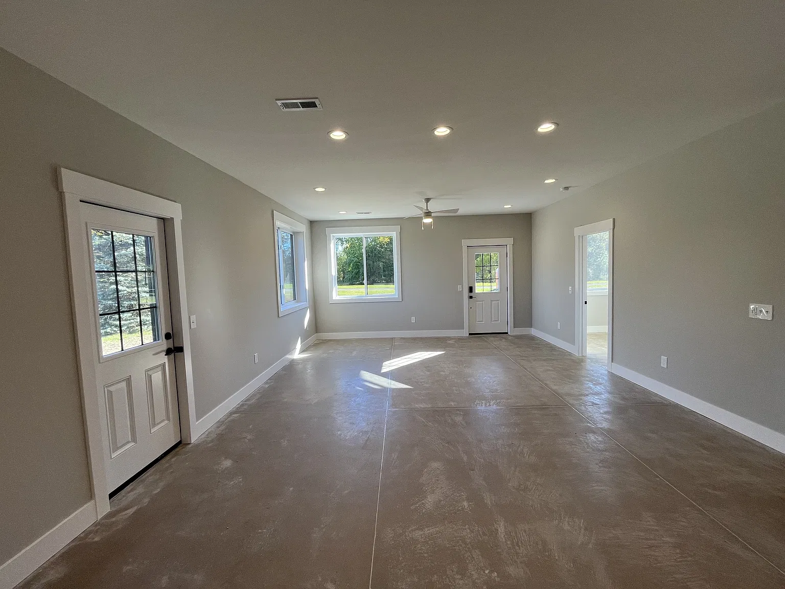 Beautiful New Construction 3 Bedroom, 2.5 Bathroom — Photo 4