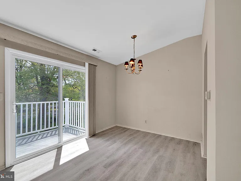 306 Mulberry Cv #B — Photo 13