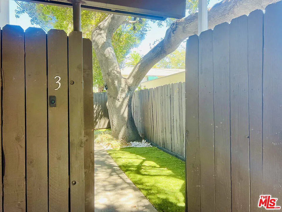 1 bed, 1.0 bath, 1000 sqft, $2,895 — Photo 2
