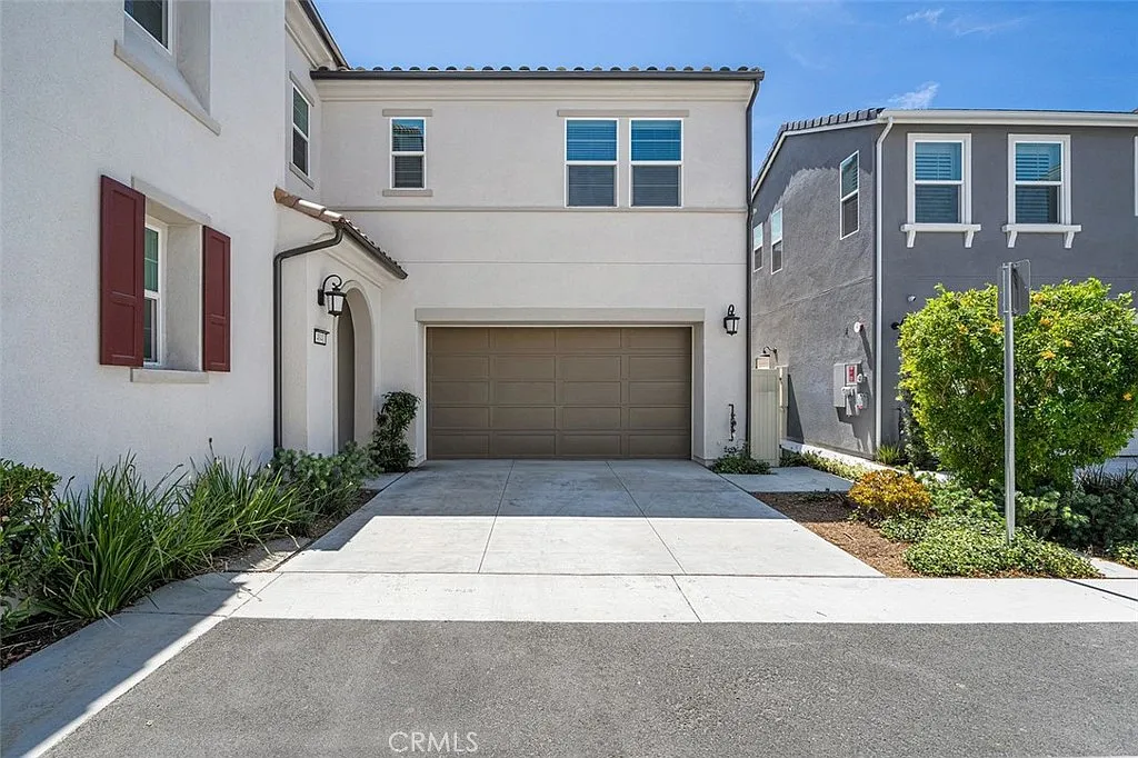 4 bed, 2175 sqft, $4,100 — Photo 2
