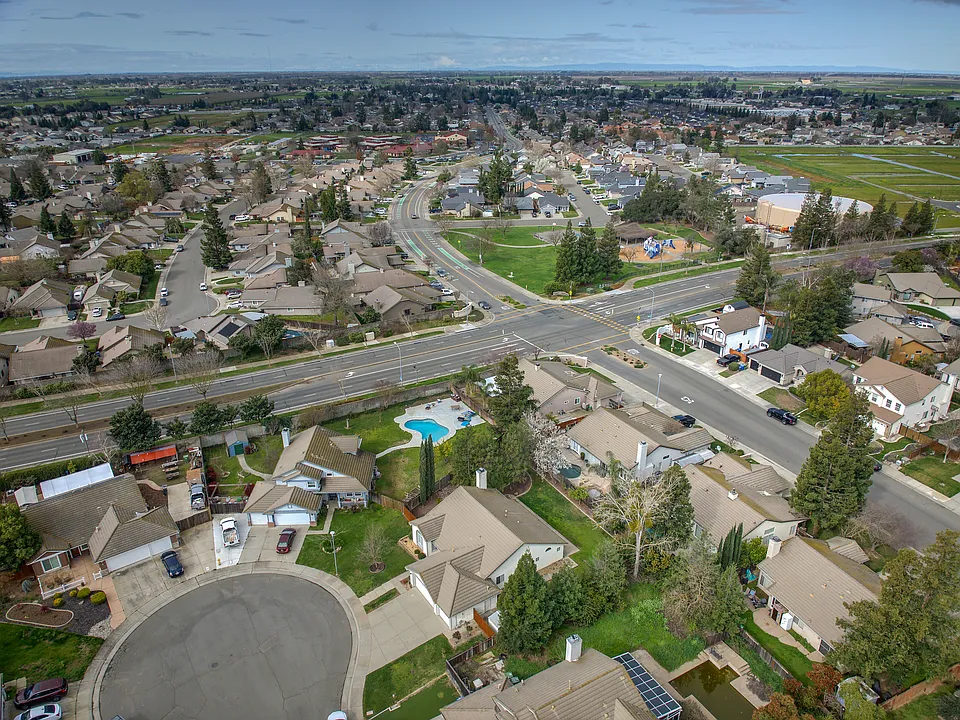 911 Courtenay Ct