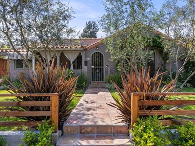 561 N Irving Blvd, Los Angeles, CA, 90004