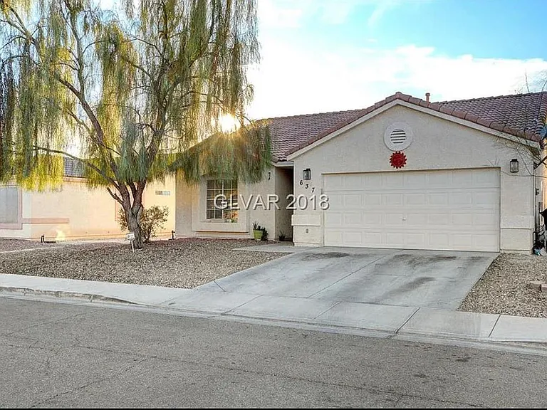 637 Turtleback Dr — Photo 2