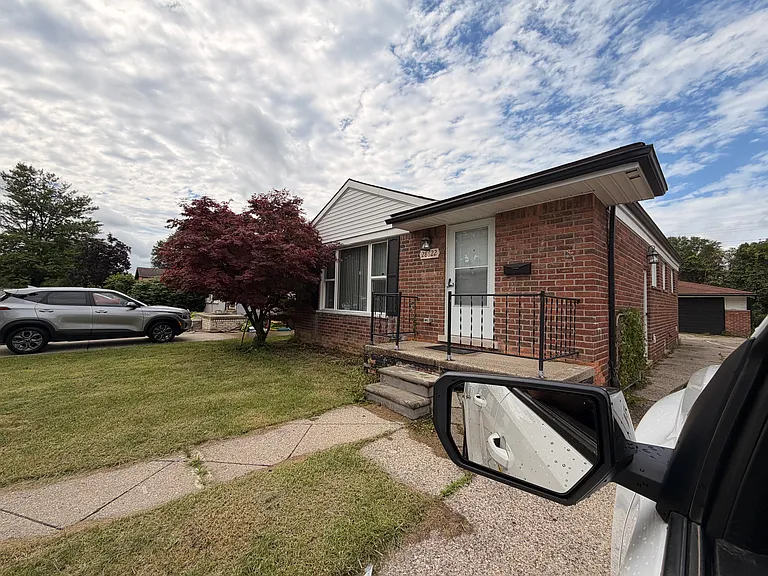 28622 Leona St — Photo 1