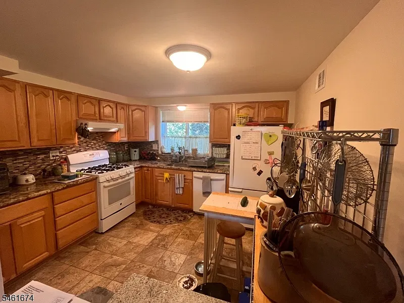 2 bed, 1.0 bath, $3,300 — Photo 3