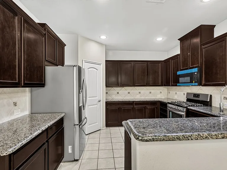 9813 Moccasin Creek Ln — Photo 5