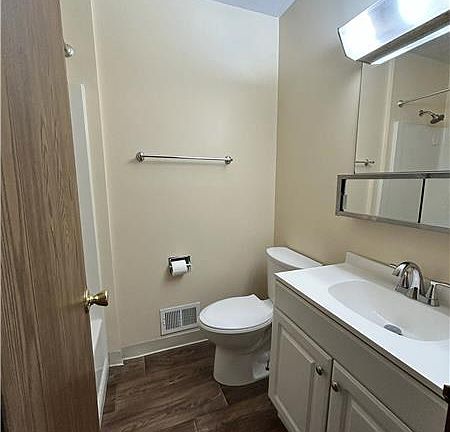 5th image of 133 Orchard Dr APT A