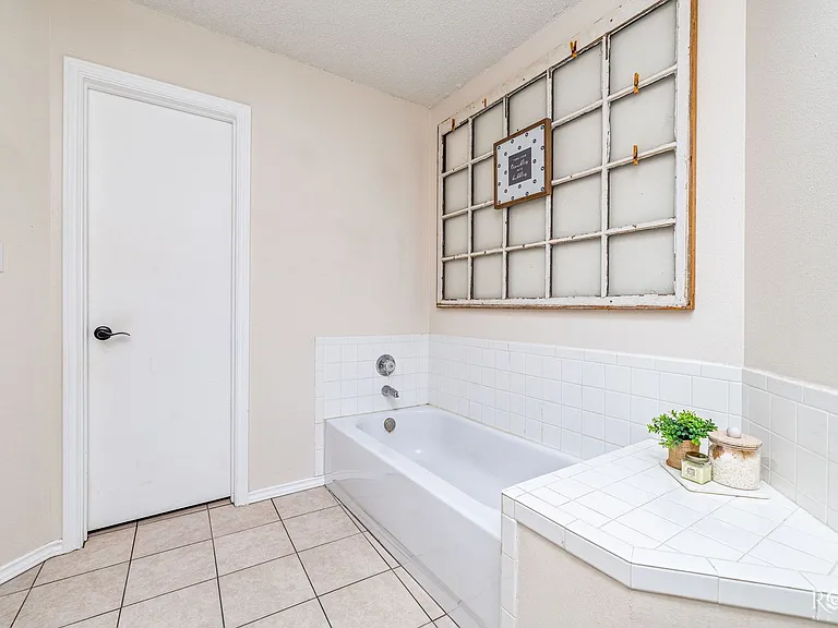 1724 Edmund Blvd — Photo 18