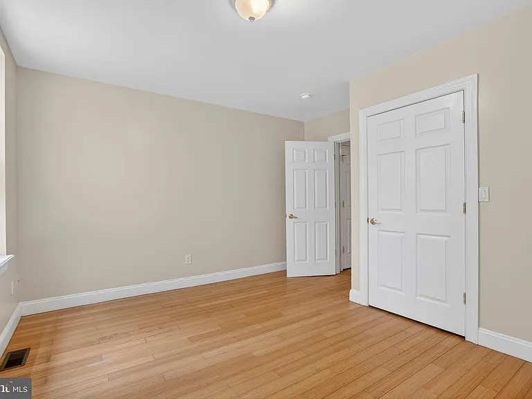1953 E Stella St — Photo 16