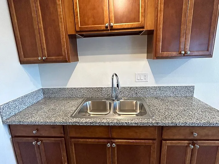 Figueroa Street Apartments — Photo 19