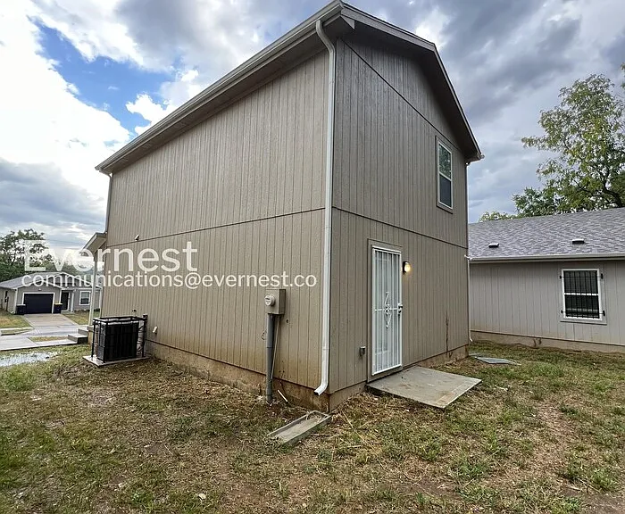 4033 Highland Ave — Photo 18