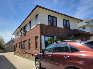 1900 E Wood Pl, Shorewood, WI 53211