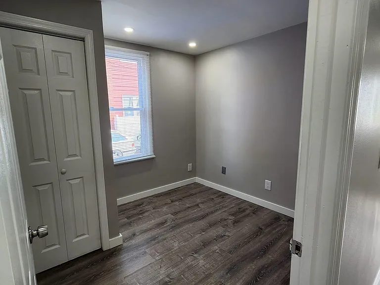 333 W Clinton St #1 — Photo 8