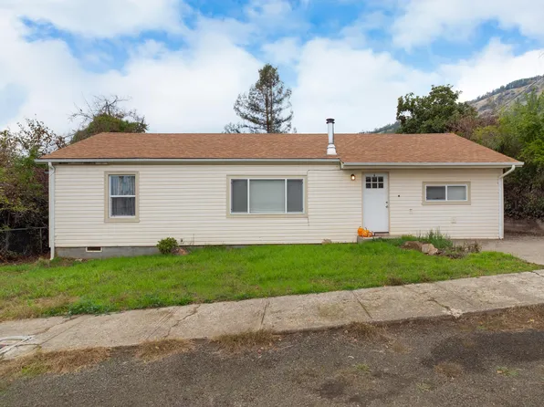 826 NE Jackson Ave, Myrtle Creek, OR 97457