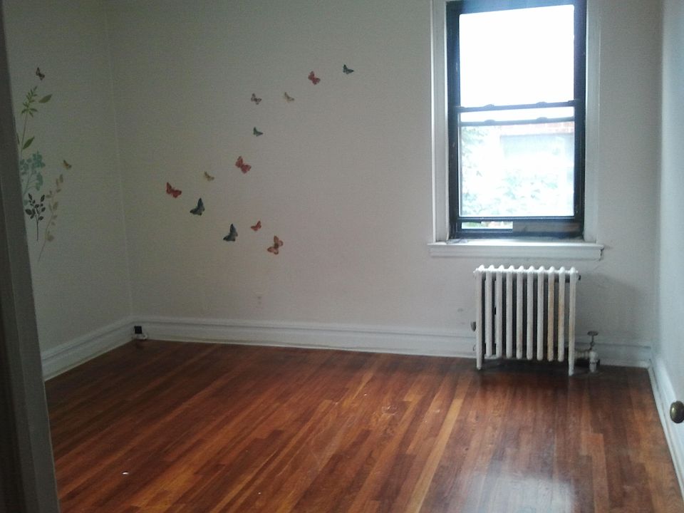 2nd image of 15015 Sanford Ave APT 1C