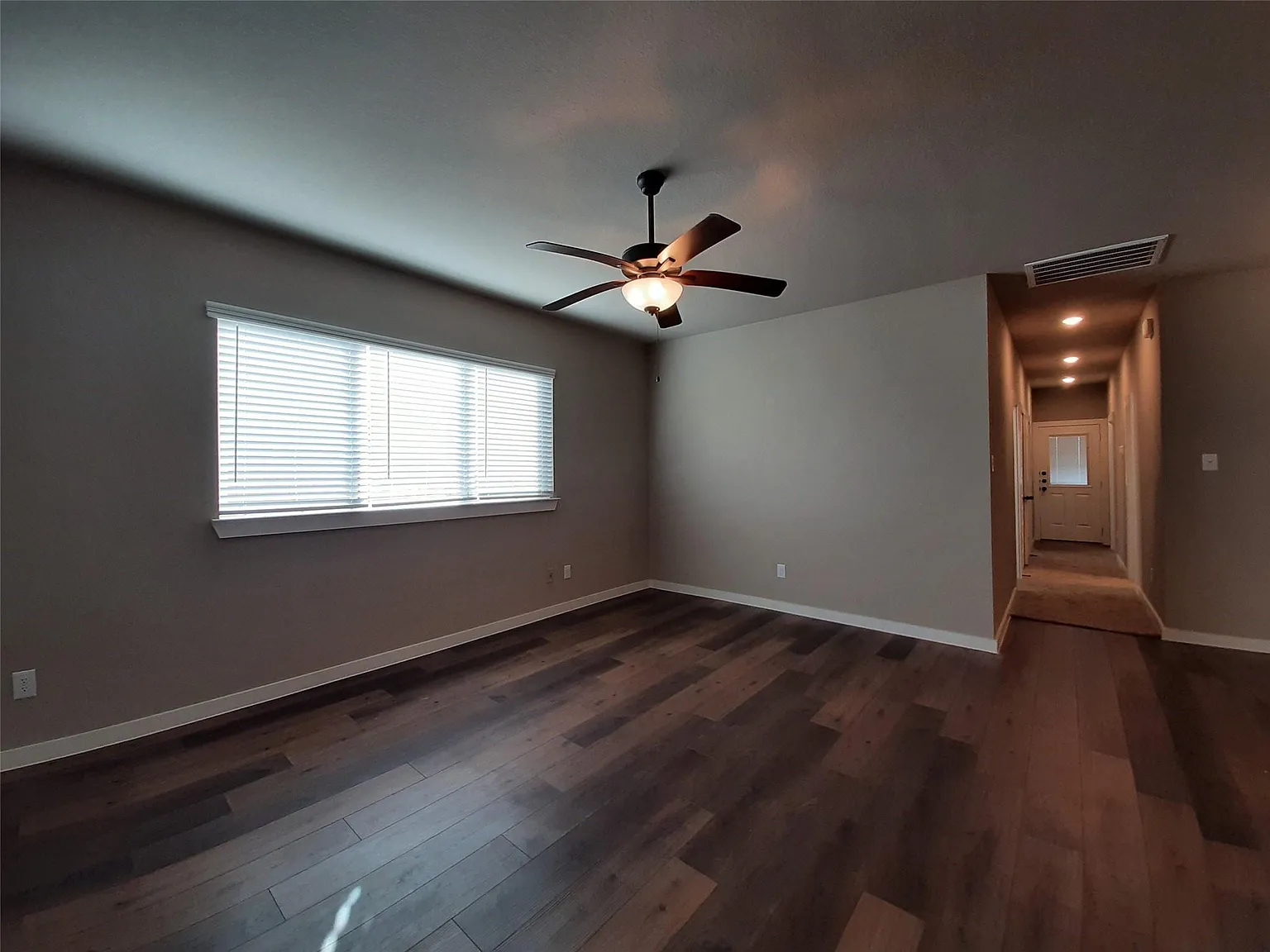 3 bed, 2.0 bath, 1356 sqft, $1,695 — Photo 4