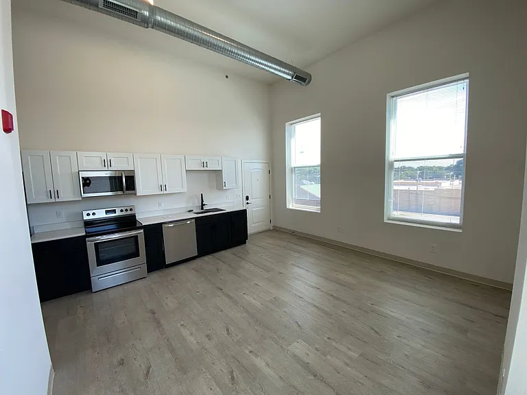 350 N Main St — Photo 50